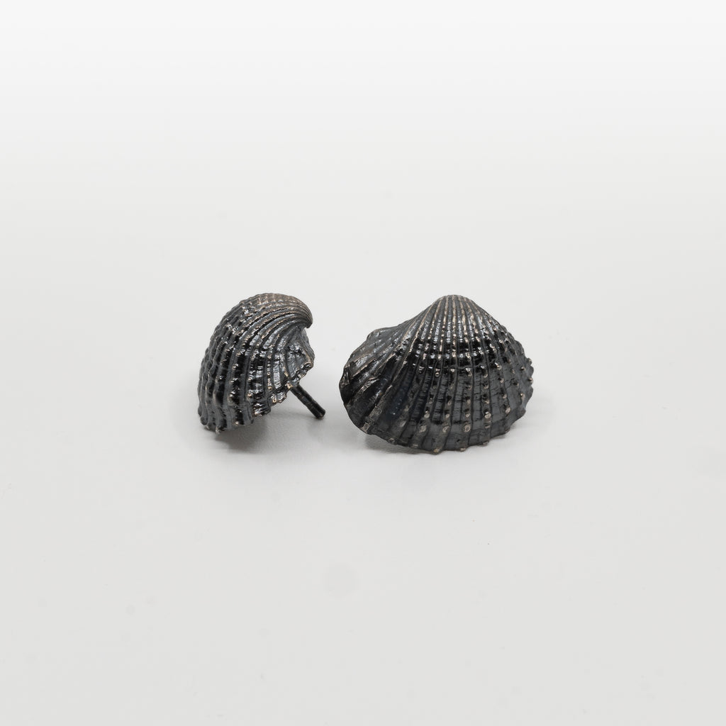 Havets Mussla örhängen - oxiderat  äkta silver