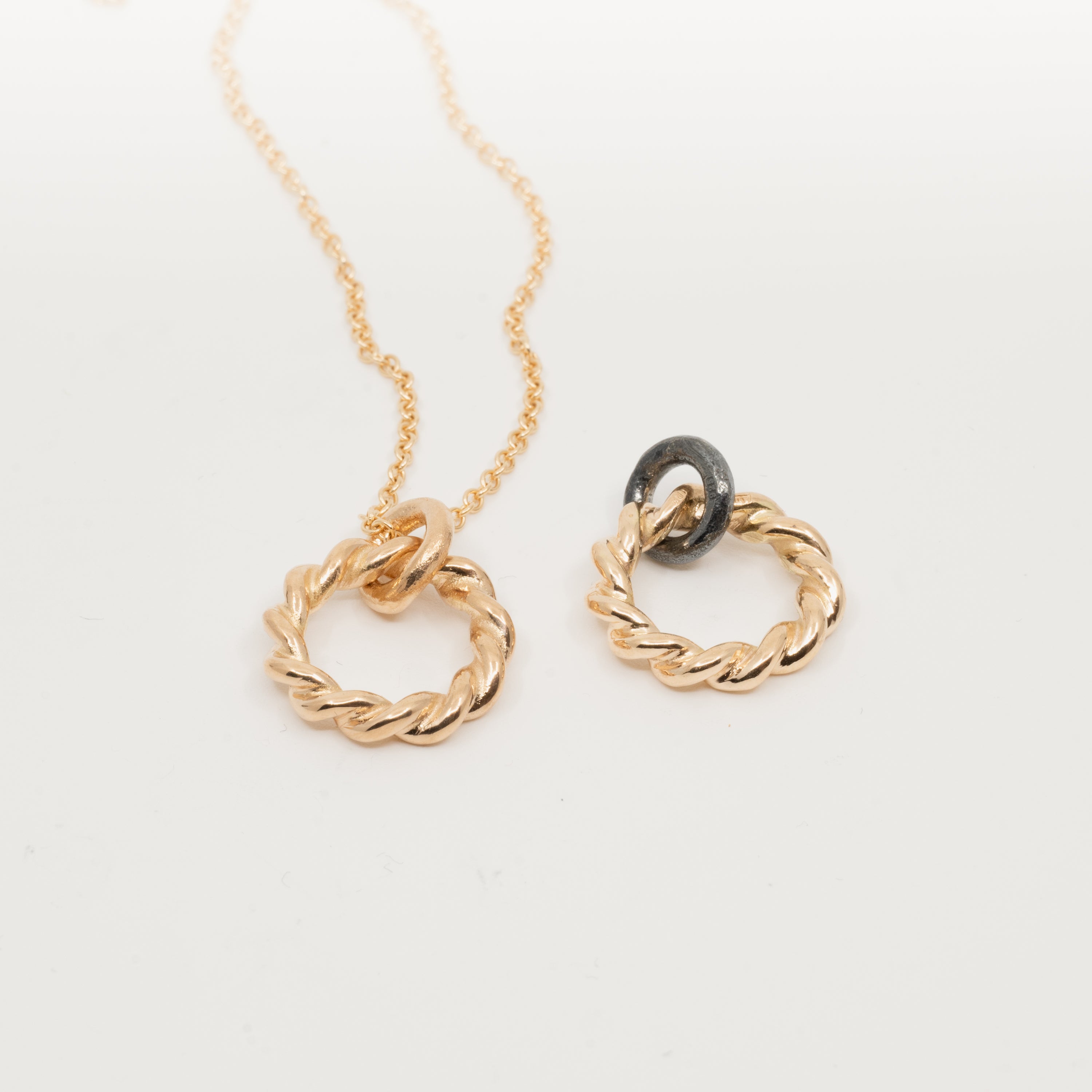 Twist Pendant - Gold Oxid