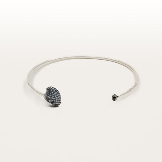 Minimusslan - Armring svartoxiderat silver