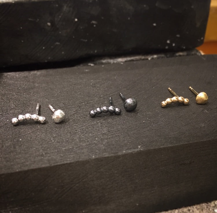 Pure Marbles earrings / Arc & bud