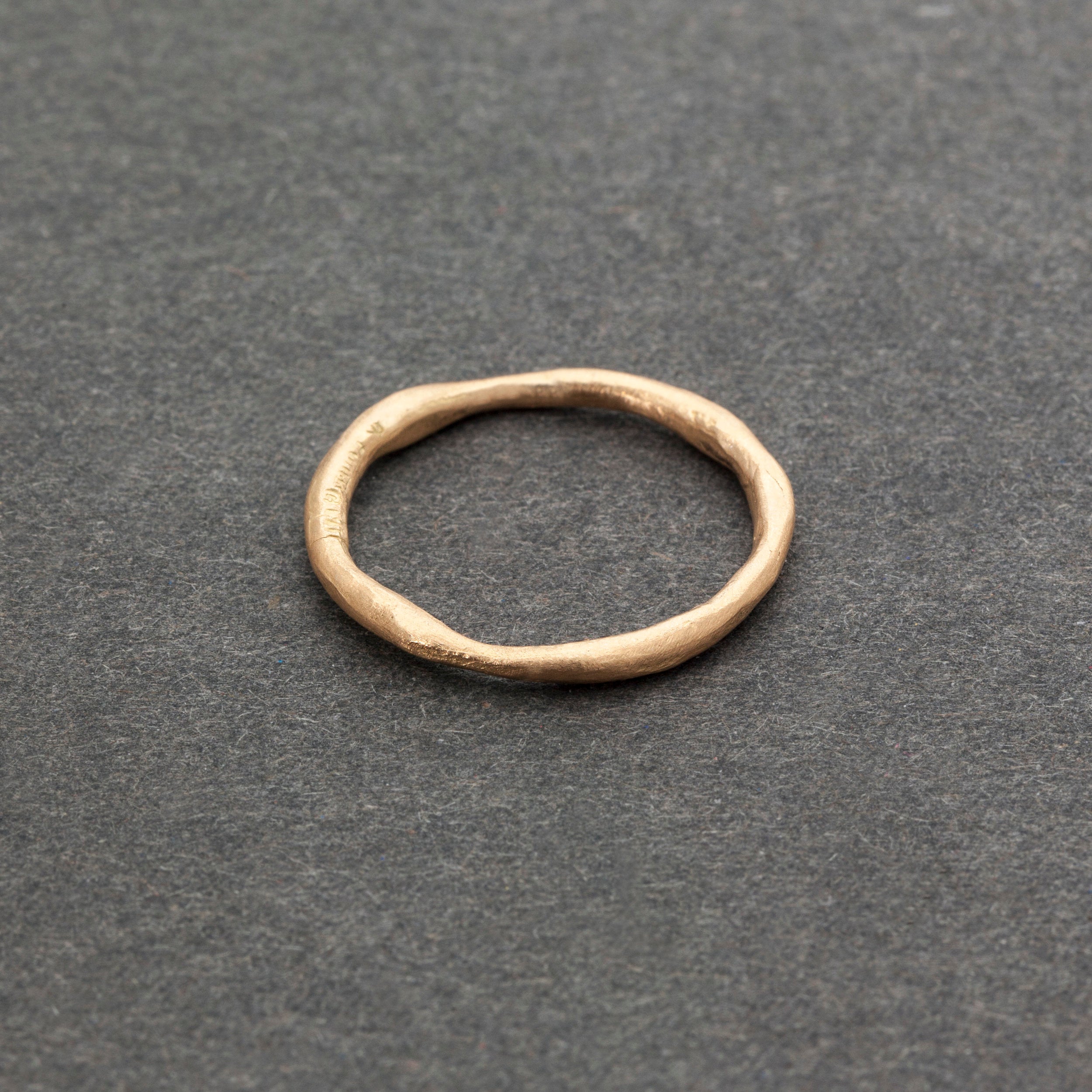 Bris- ring i 18k guld
