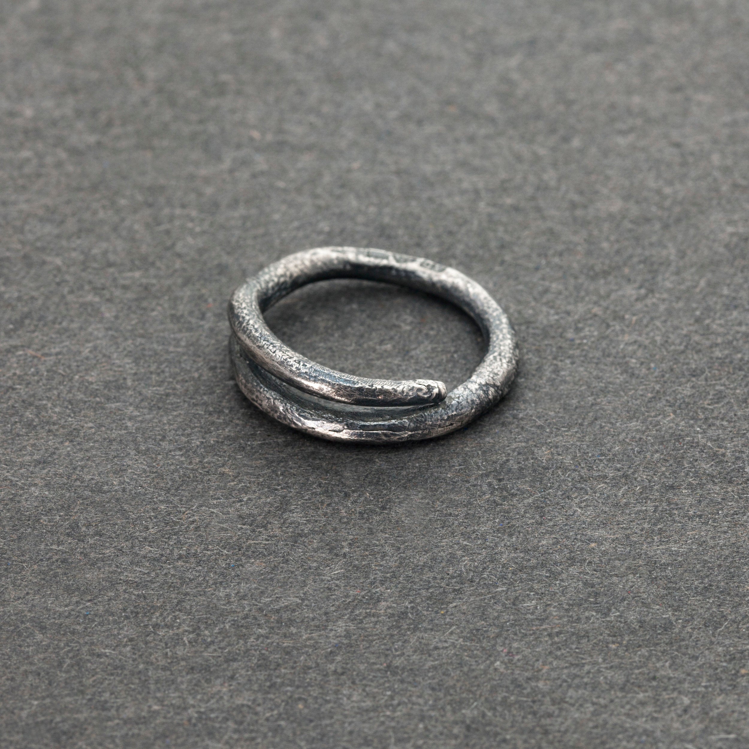 Twig ring- svartoxiderat silver