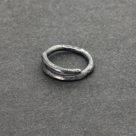 Twig ring- av svartoxiderat silver